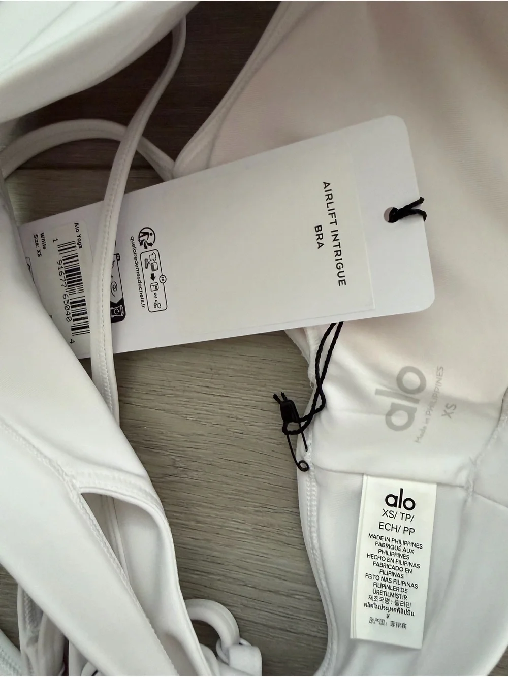 ALO Yoga Airlift Intrigue Bra in White  — Size XS